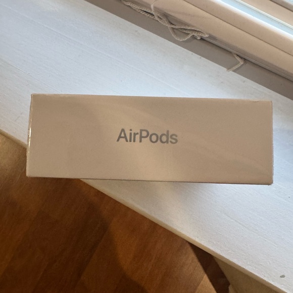 Apple AirPods (unopened) - Picture 5 of 7